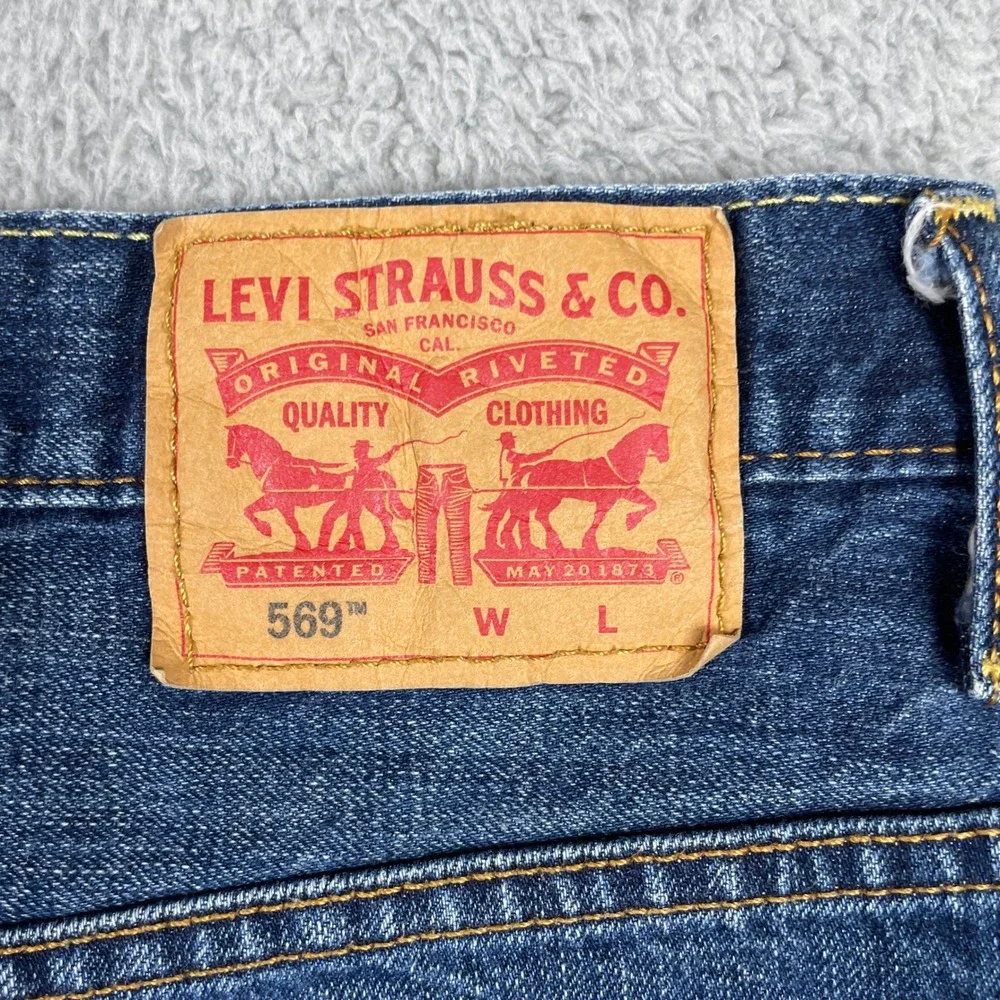 Levis 569 Loose Straight Denim Shorts Mens 50 (Fits 48) Blue Medium Wash Casual